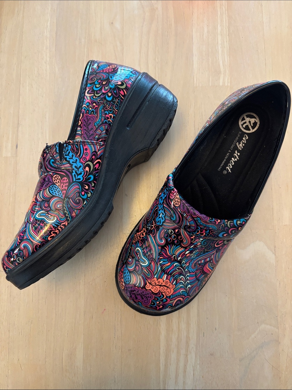 easy street Women's Multicolor Paisley Clogs - Black 8 WIDE